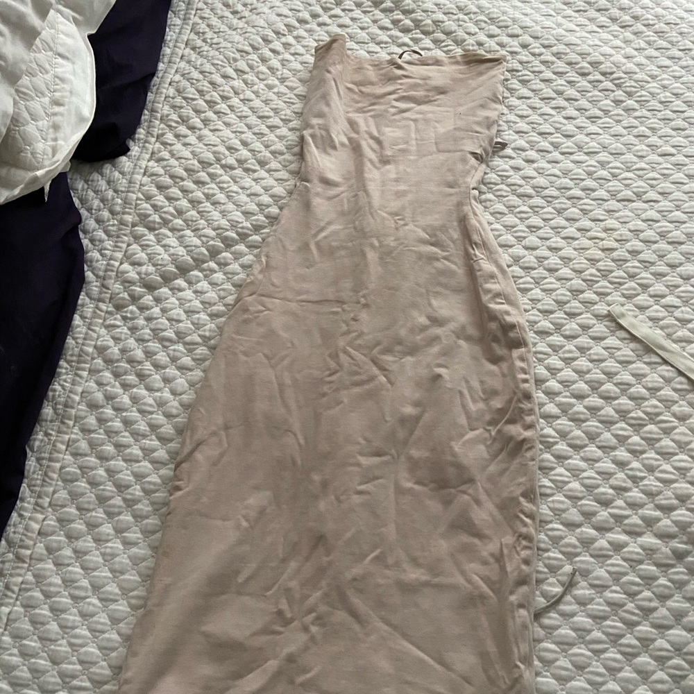 AYM STUDIO BASIC NUDE STRAPLESS DRESS